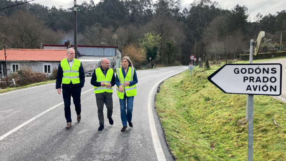 La Deputación supervisa la poda en altura en 22 kilómetros de tres estradas en Covelo