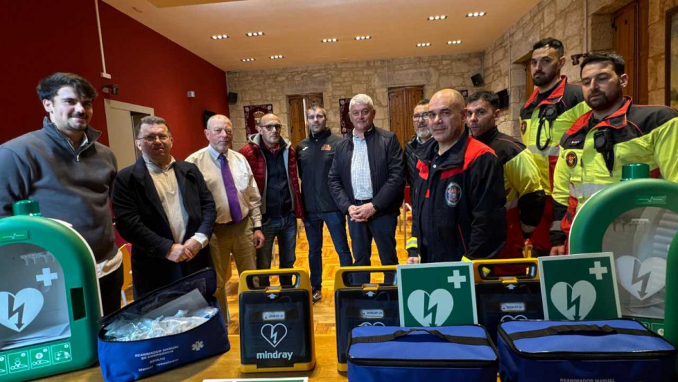 Ponteareas cardioprotege sus clubs de fútbol con desfibriladores