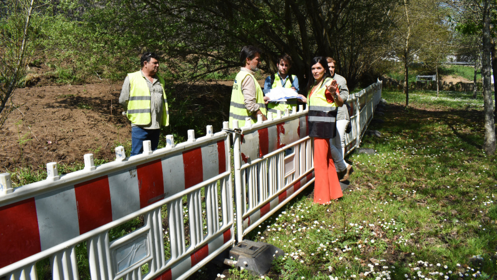 Skate, rocódromo y toboganes: arrancan las obras del megaparque multiaventura de Mos junto al río Louro