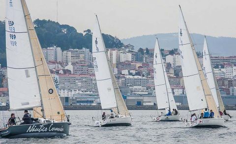 La flota de veleros del Trofeo Comunica navegará frente a Vigo. /&copy; Rosana Calvo