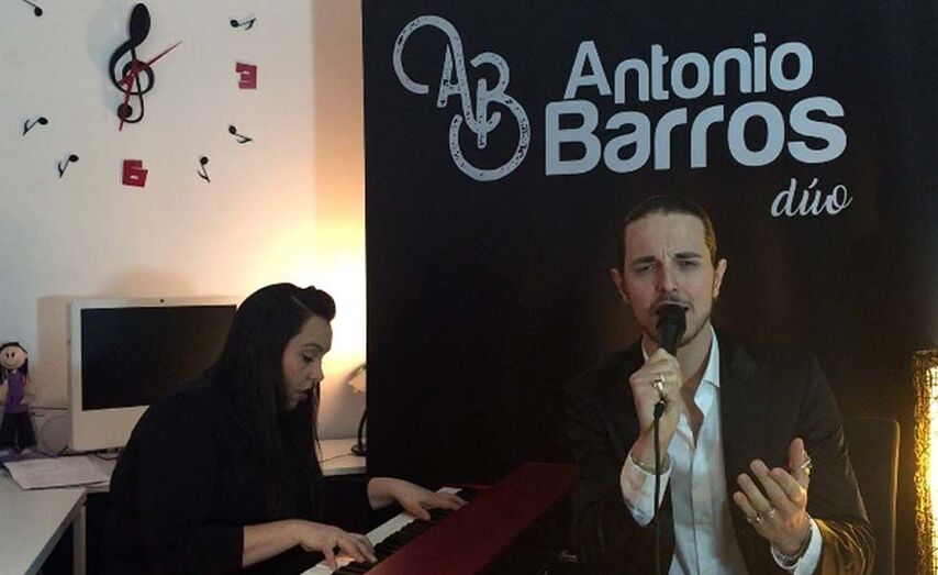 das grabaci&oacute;ns das s&uacute;as actuaci&oacute;ns en colaboraci&oacute;n con esta iniciativa do Concello de Mos, de Antonio Barros e Ialma, e Xulio Lorenzo,  desde as s&uacute;as casas.