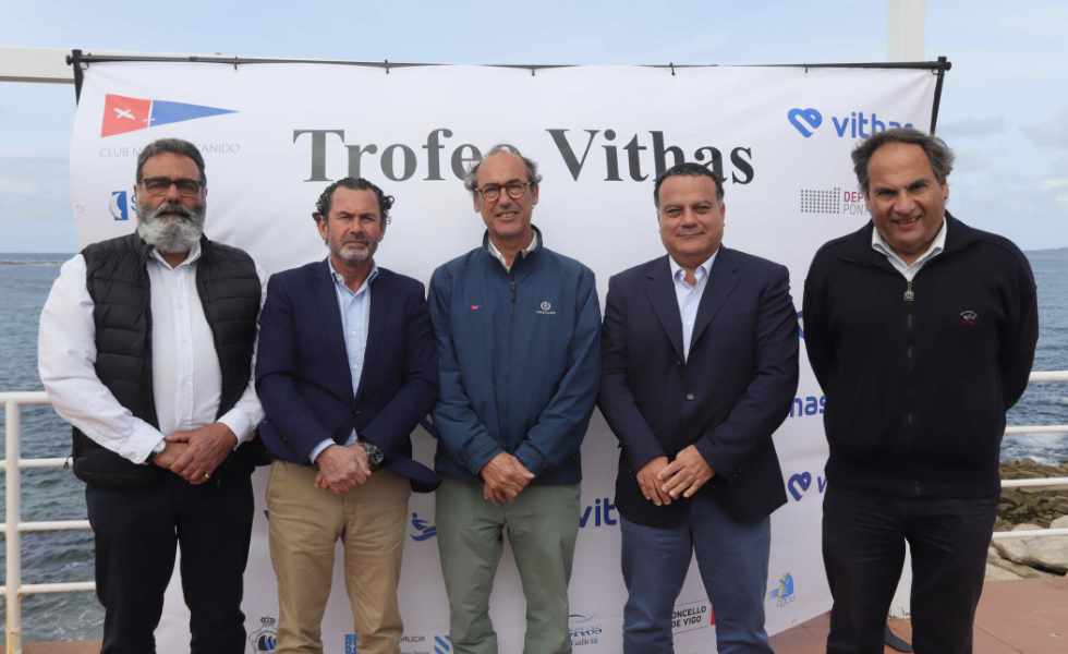 Manuel Villaverde (presidente Federacion), Francisco Meijide y Mauro Olmedo (Marítimo), Ciro Cabezas (Vithas) y el Director de Regata Emilio Méndez. /Foto Pedro Seoane