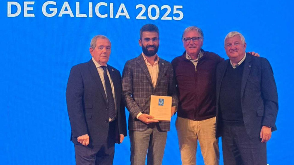 El Tyde FC recibe el Premio al Mérito Deportivo de la Xunta en su año del centenario