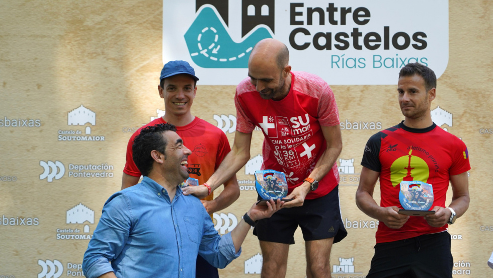Casi 800 corredores coronan la primera edición del Trail Entre Castelos Rías Baixas