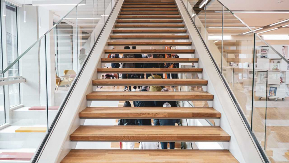 La Mediateca de Bayona duplica su superficie y apuesta por el vidrio sin barreras