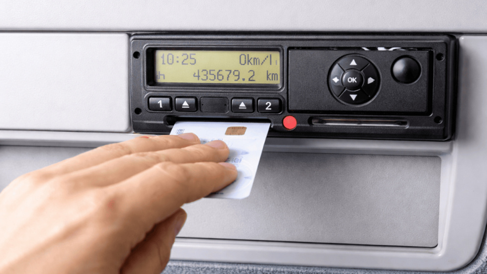 El Gobierno corrige y permitirá a conductores con carné B obtener la tarjeta de tacógrafo para vehículos de hasta 4.250 kg