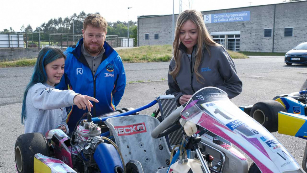 Fabiola García sitúa a la piloto infantil Aroa Fernández como referente femenino del automovilismo gallego