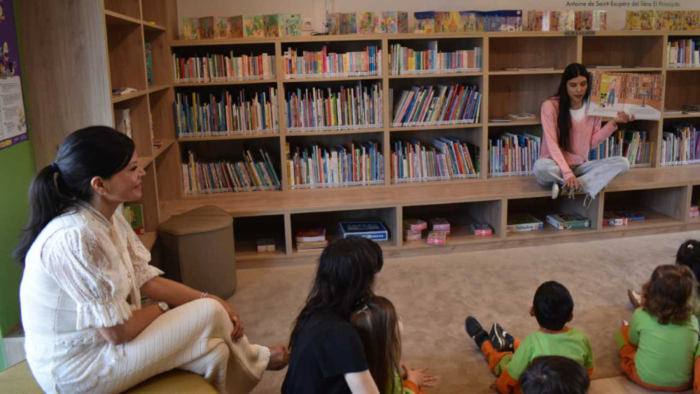 Mos celebra el Día del Libro con cuentacuentos para niños de 2 a 3 años en la biblioteca municipal