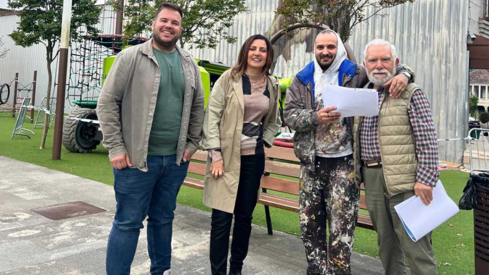 Goián se convierte en un lienzo vivo con un mural de Joseba Muruzábal en homenaje al pintor Antonio Fernández