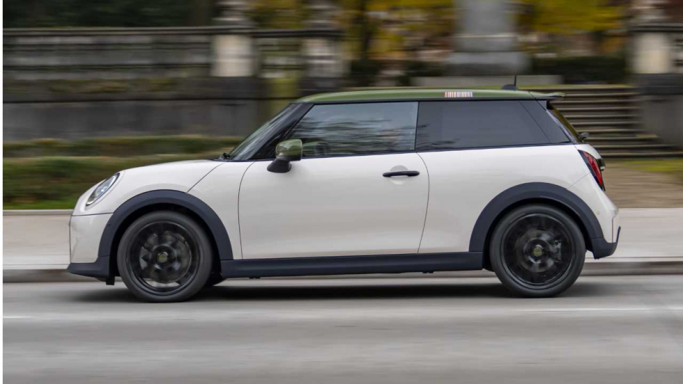 MINI celebra 25 años de la era moderna con más de 4,6 millones de unidades fabricadas en Oxford