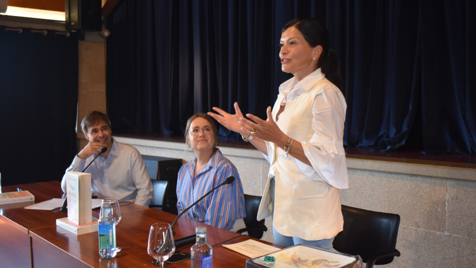 La psicóloga mosense Noelia Samartín presenta en el Pazo de Mos su libro 