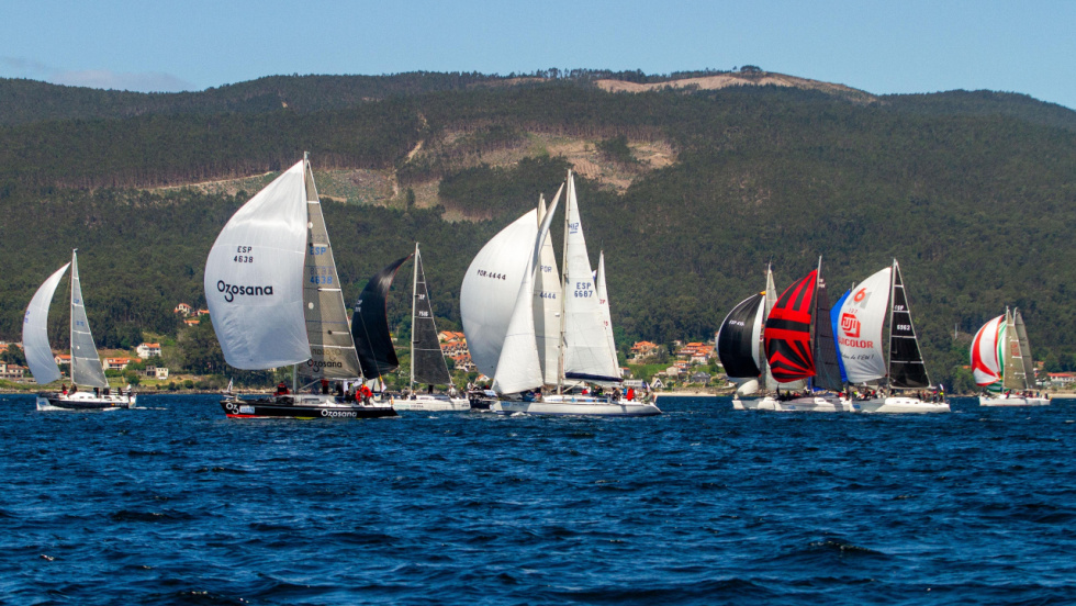 La 12ª Regata Interclubes corona a sus campeones en la ría de Pontevedra con una final de alto nivel y vientos de 15 nudos
