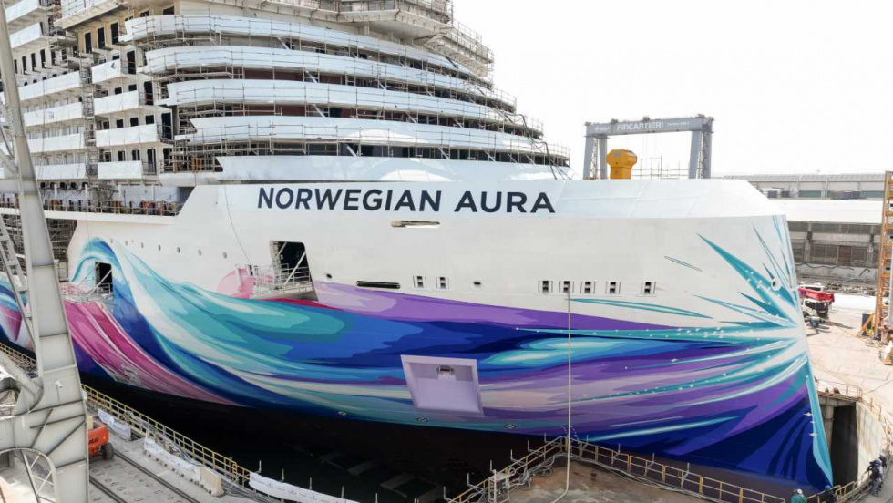 NCL celebra la botadura del Norwegian Aura, su mayor crucero hasta la fecha