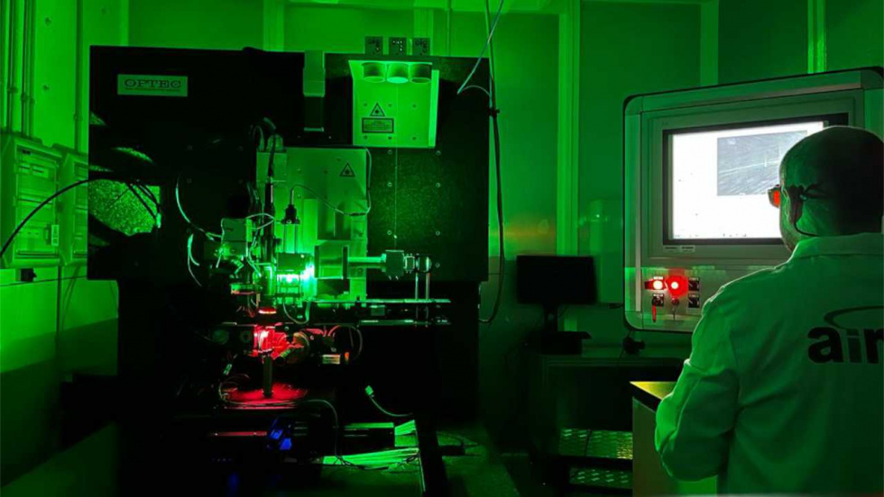 AIMEN y Stellantis Vigo desarrollan ópticas láser que reducen el consumo de los coches