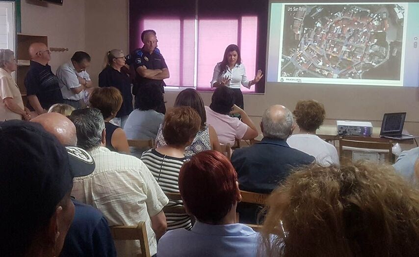 Imaxes de arquivo dunha reuni&oacute;n na A.V.V. de San Rafael de Pereiras.