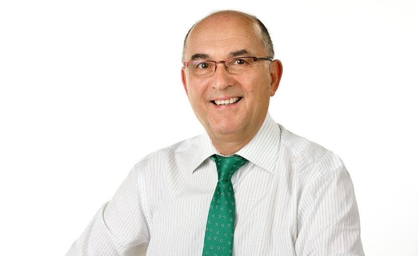 El portavoz de la formaci&oacute;n Uni&oacute;n Centrista de Nigr&aacute;n (UCN), Antonio Fern&aacute;ndez Comesa&ntilde;a