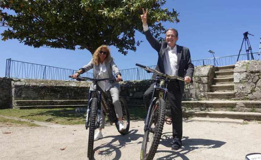 Caballero e Silva na presentaci&oacute;n do Descenso Urbano de O Marisqui&ntilde;o 2022.