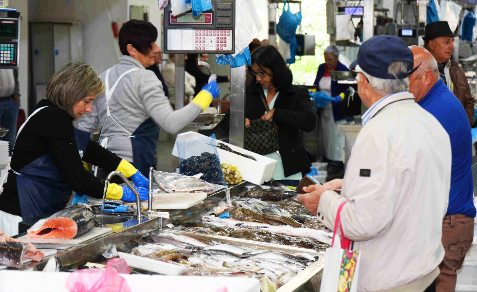 El pescado fresco fileteado y envasado del súper cuesta hasta un 30% más