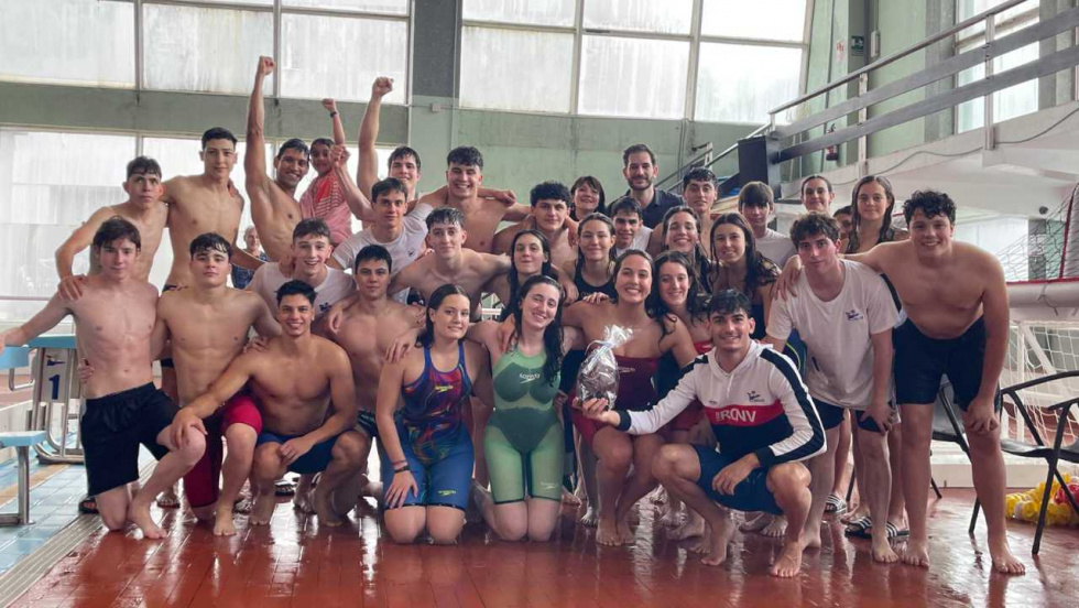 El Real Club Náutico de Vigo asciende a 1ª División tras proclamarse campeón en su piscina