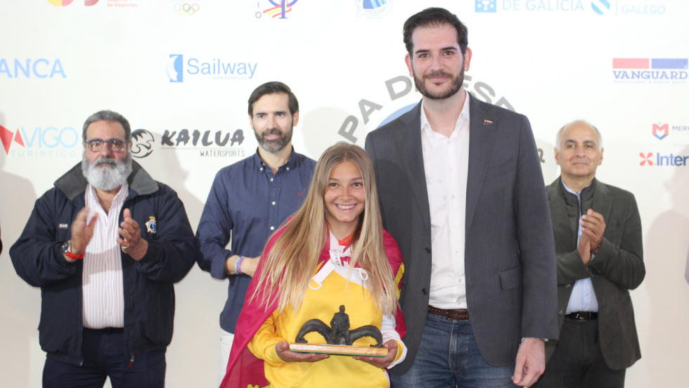 Jan Palou y María Antonia Peñalver dominan la Copa de España de Optimist en Vigo