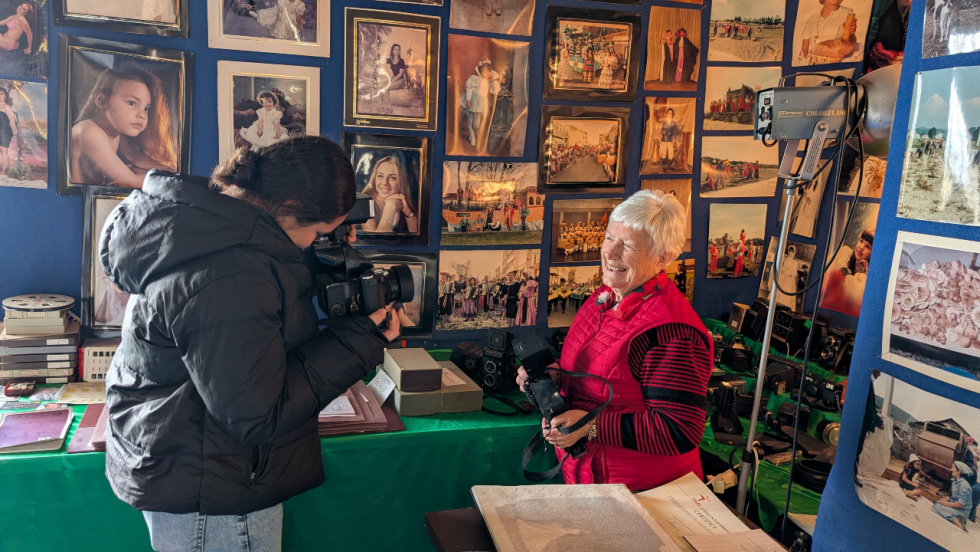 Una pareja de abuela y nieta recupera los saberes del rural en la Limia con un proyecto intergeneracional