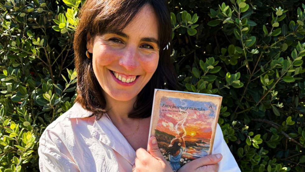 Alba Formoso Ramos presenta su primera novela en la Feira do Libro do Porriño en el Día das Letras Galegas
