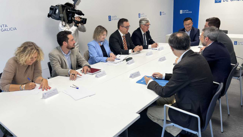 La Xunta constituye la Mesa do Diálogo Social de Galicia y aborda con los agentes sociales el impacto del absentismo