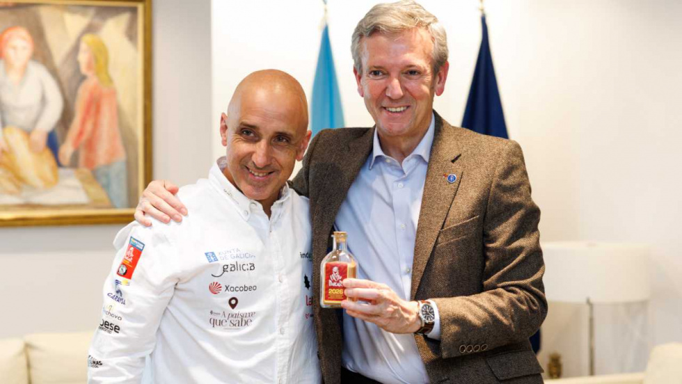 Un gallego pionero triunfa en el Dakar con una moto eléctrica