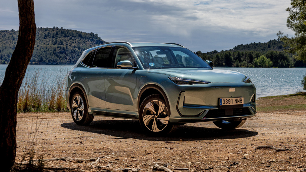 Geely E5: el SUV eléctrico con 628 km de autonomía urbana y carga en 20 minutos