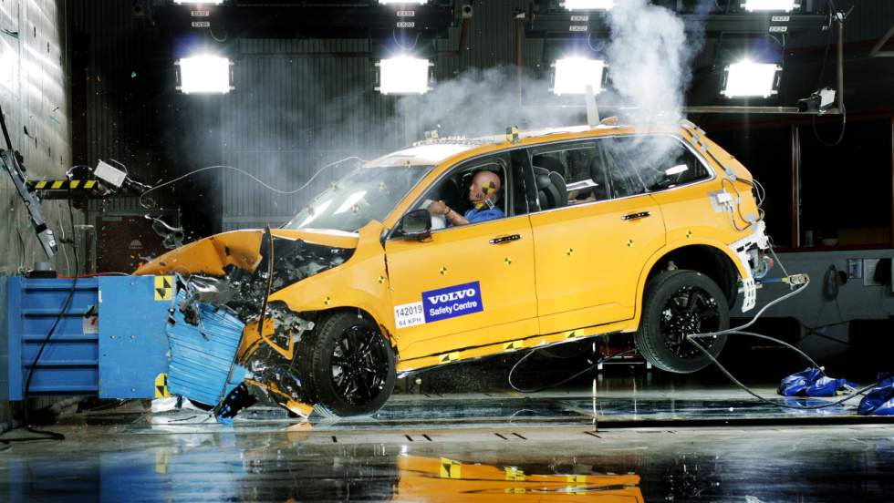 El laboratorio de choques de Volvo supera los 10.000 crash test en 25 años