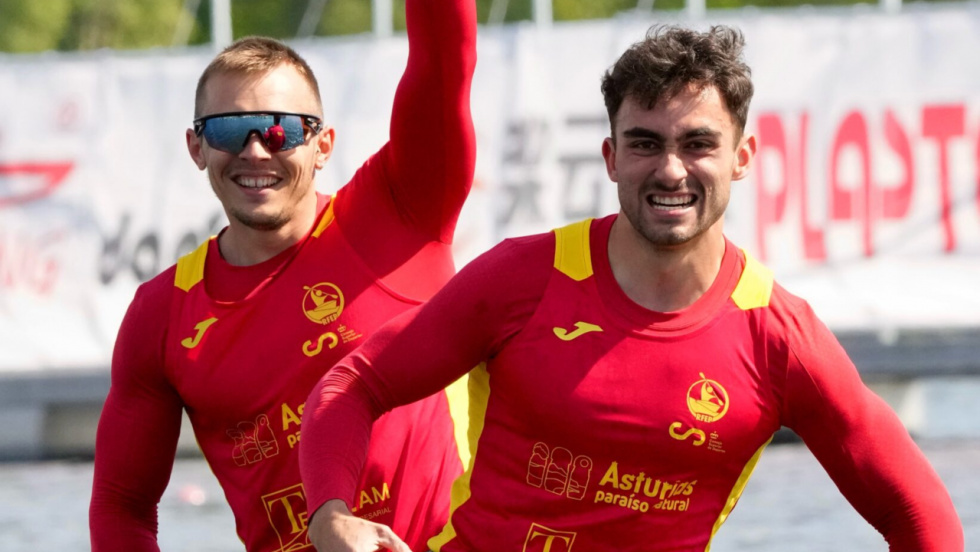 Adrián Sieiro se cuelga el oro en la Copa del Mundo de Brandeburgo y lidera el exitoso papel gallego