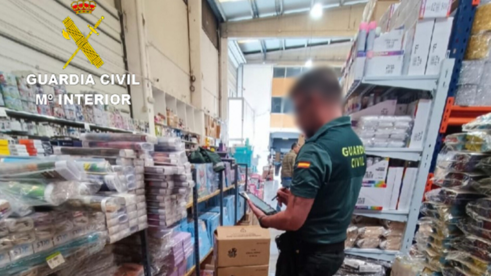 La Guardia Civil interviene 7.686 artículos pirotécnicos en un almacén de Mos sin medidas de seguridad