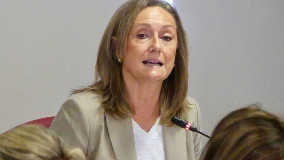 El PP exige el cese de la concejala imputada y fuerza un pleno con el BNG para que Caballero 