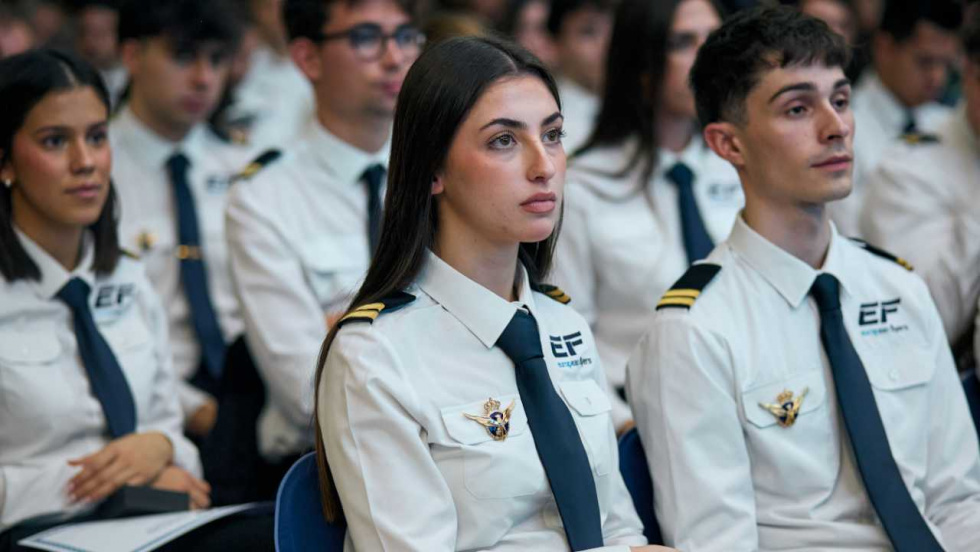 Siete de cada diez gallegos se sienten atraídos por ser piloto, pero la mayoría desconoce la vía universitaria