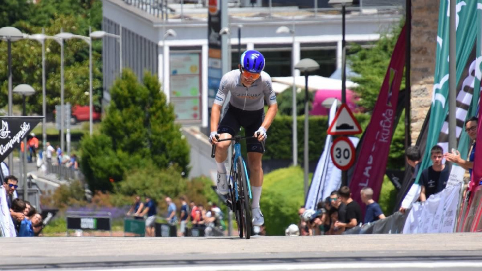 Lucas Blanco hace historia para Picusa Academy y el ciclismo gallego