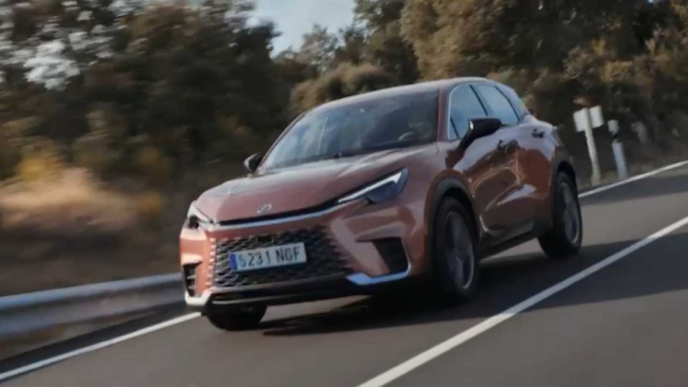 El Lexus LBX 2026 renueva su gama con siete estilos desde 33.900 euros