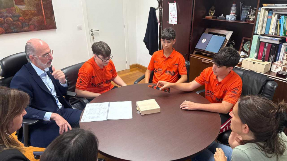 El alcalde de Baiona recibe al Marrucho's Racing Team, clasificado para el Mundial de Singapur