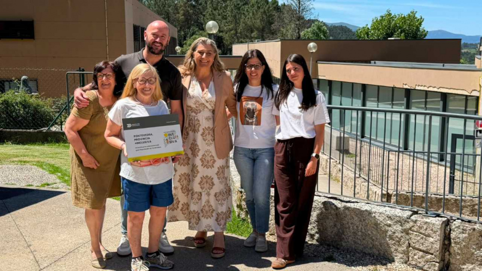 El programa +Inclusiva de la Deputación mejora la accesibilidad en un colegio de Crecente