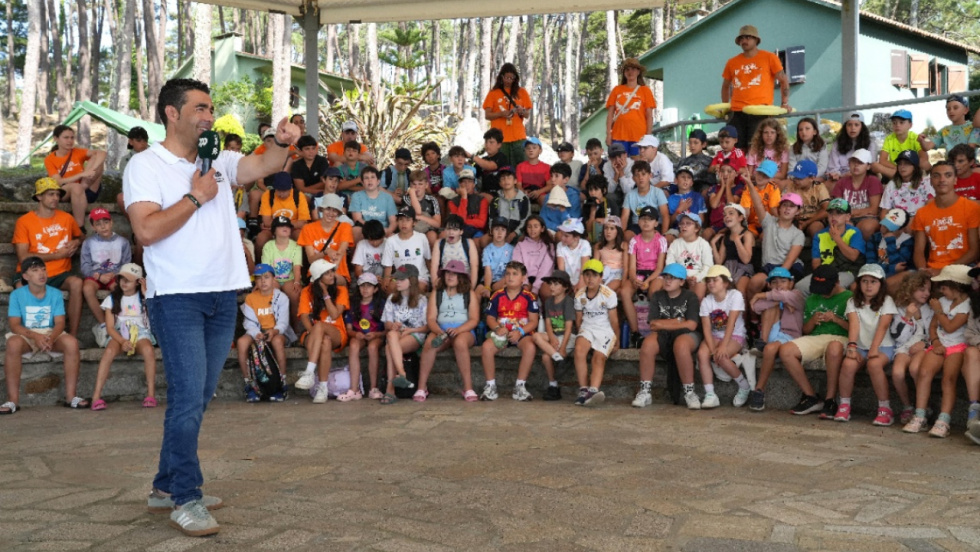 La Deputación recibe este domingo a 140 niños de 33 concellos en los campamentos de A Lanzada