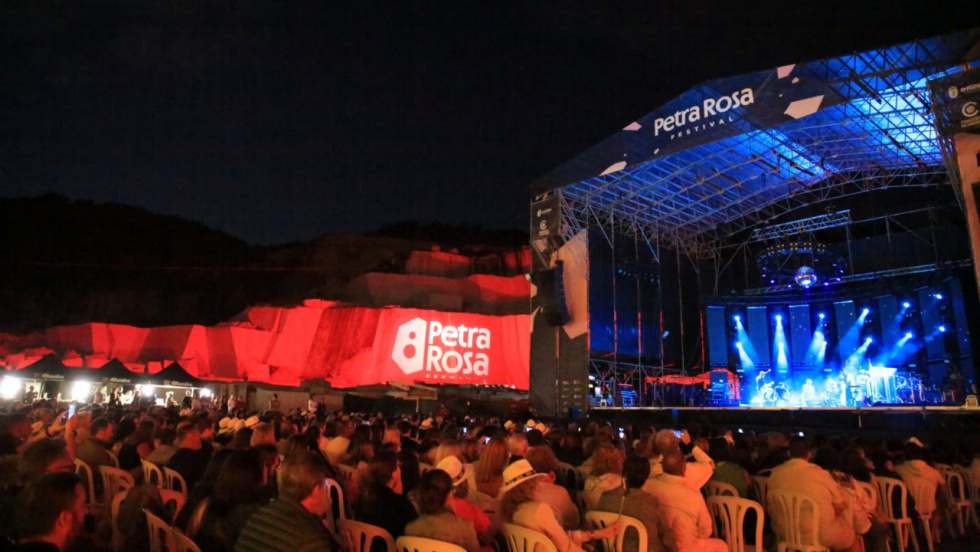 El Petra Rosa Festival irrumpió este fin de semana como un referente cultural en las canteras de Porriño