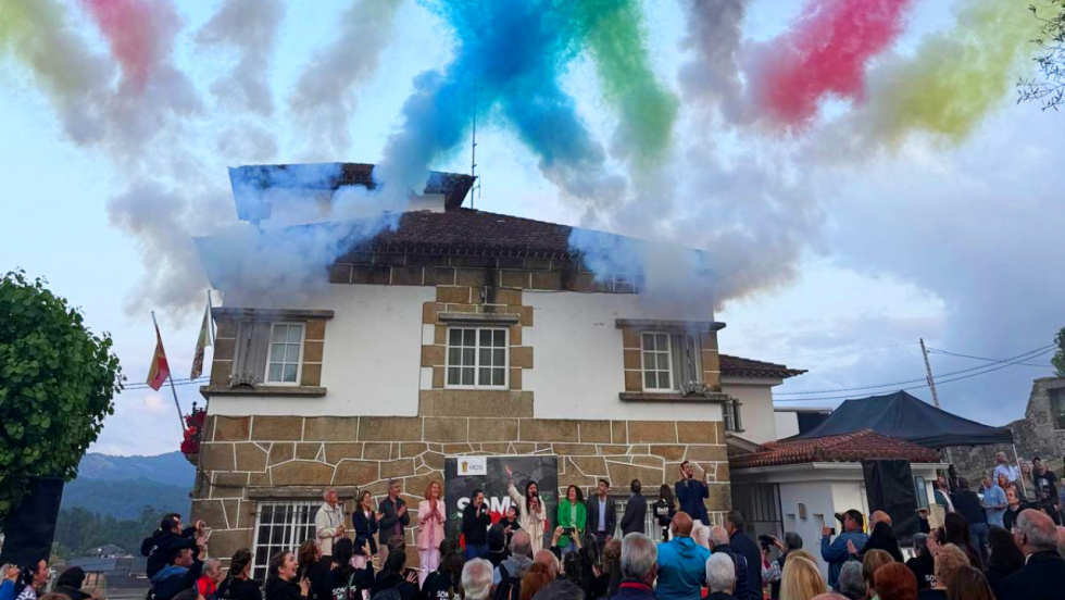 Petelos lanza la 53ª Festa da Rosa con fuego y orquesta