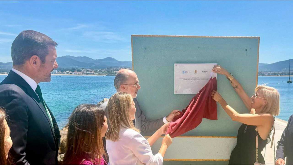 Baiona estrena el mayor mural artístico de España en el espigón de A Doca