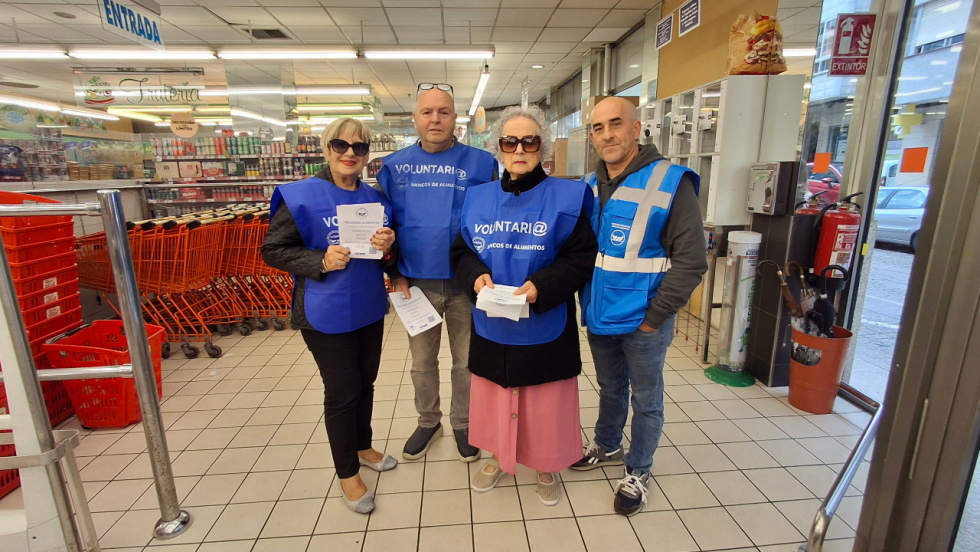 Ponteareas aporta 500 kilos de alimentos para una campaña solidaria
