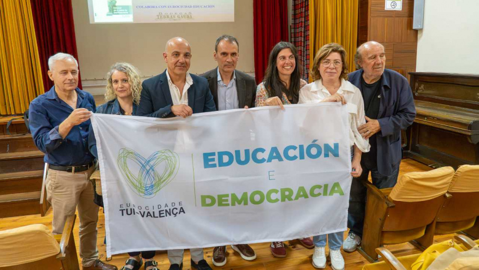 La bandera de la democracia ondea ya en las escuelas de la Eurociudad