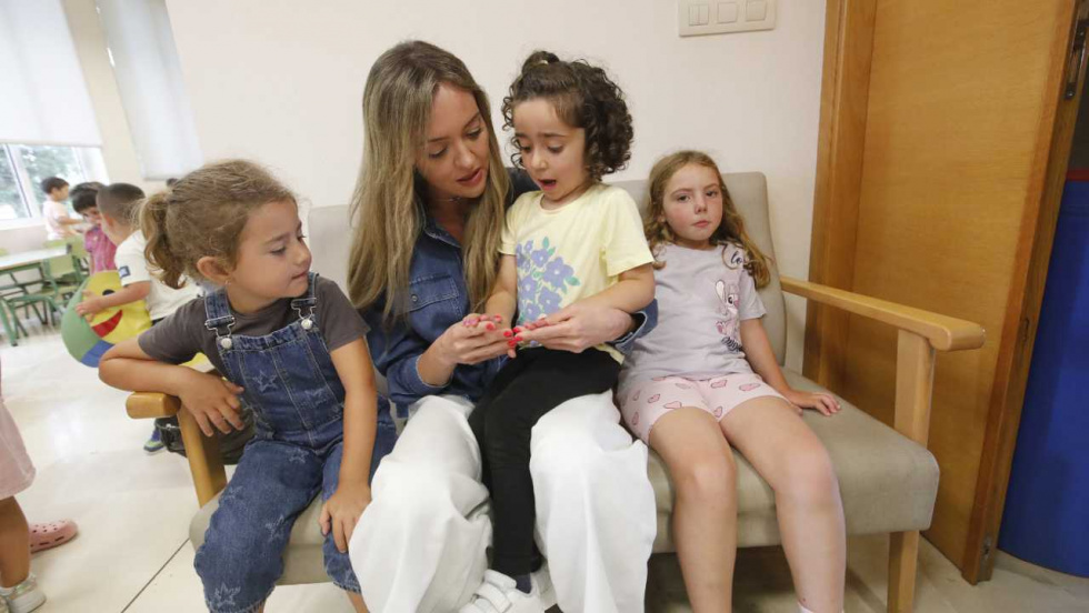 Fabiola García destaca que 200 concellos gallegos impulsan iniciativas de conciliación este verano con el apoyo de la Xunta