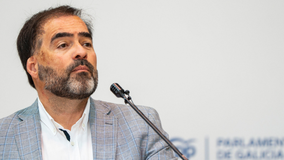 Pazos contrapone el gobierno 