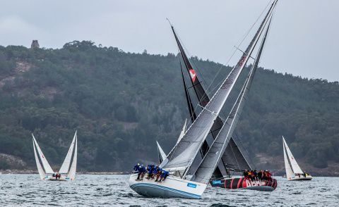 Cruce del Yess Too y el Aceites Abril en el Trofeo Conde de Gondomar 2019. /&copy; Rosana Calvo