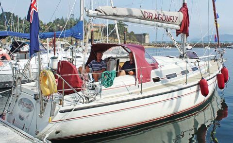 Michael y Jonathan Griffiths disfrutando de la tranquilidad del Monte Real. /&copy; Rosana Calvo