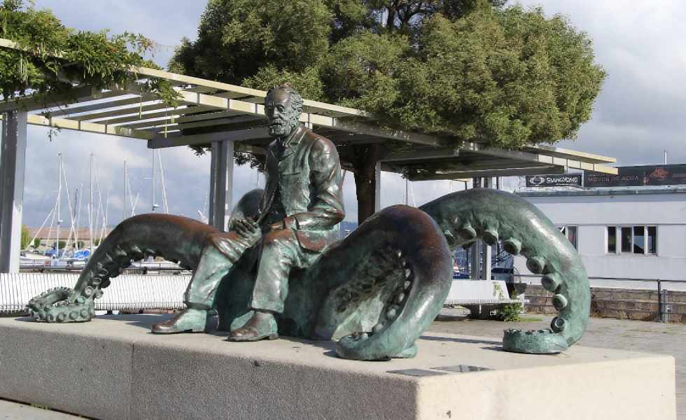 Homenaxe da cidade de Vigo a Julio Verne. /Jes&uacute;s Carrera