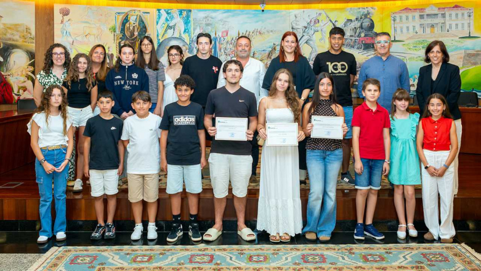 El Concello de Salvaterra de Miño premia los 17 mejores expedientes del curso 2025-2026